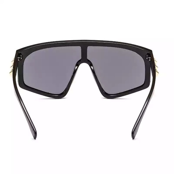 Women Luxury Rivet Oversize Sunglass - Picture 6 of 7